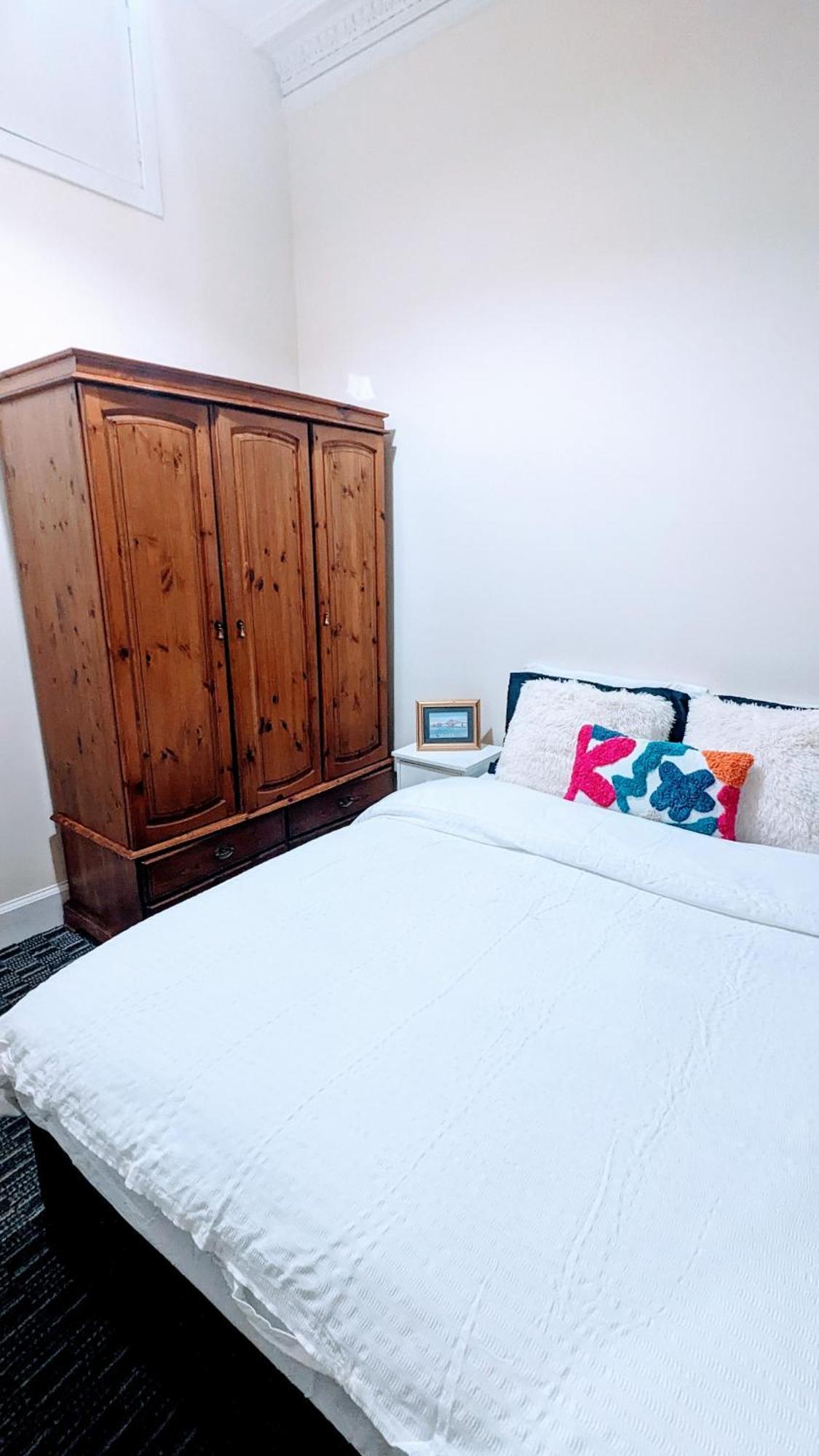 Edinburgh City Center Haymarket Double Room Exterior photo