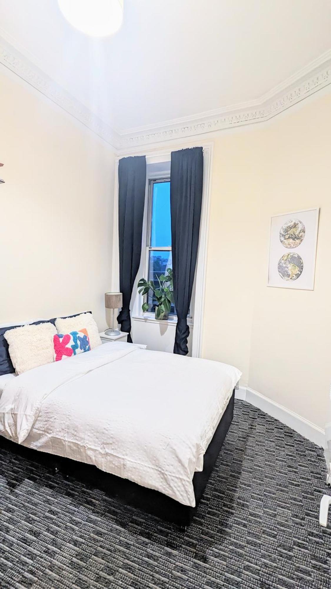 Edinburgh City Center Haymarket Double Room Exterior photo