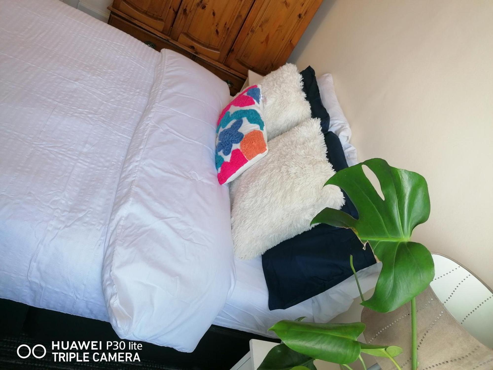Edinburgh City Center Haymarket Double Room Exterior photo